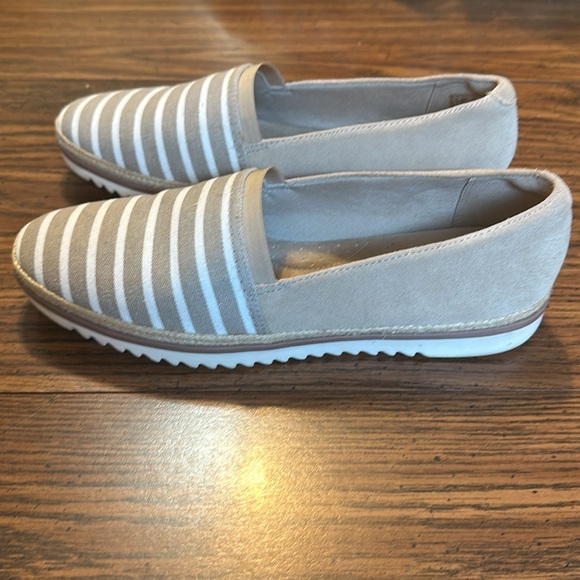 Clarks Serena Paige Espadrille Slip-on Loafers Sand & White Striped 9.5 - Picture 2 of 6